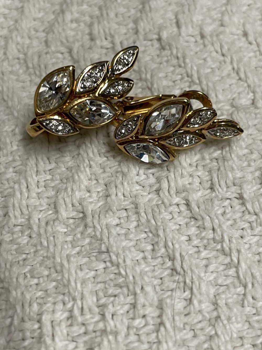 Nina ricci Gold Diamond Leaf Earrings - Elegant Sparkle- new
